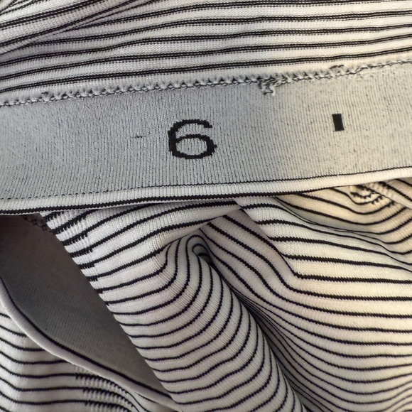 lululemon athletica Swiftly Crew in black and white stripe size 6 - Picture 5 of 11